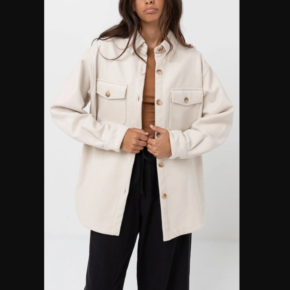 Rhythm. Classic Minimal Shacket in Oat Sz M
